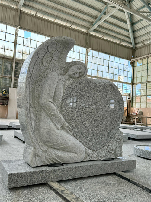 Tombstones katresnan lan lombstones salib dikirim menyang Romania
