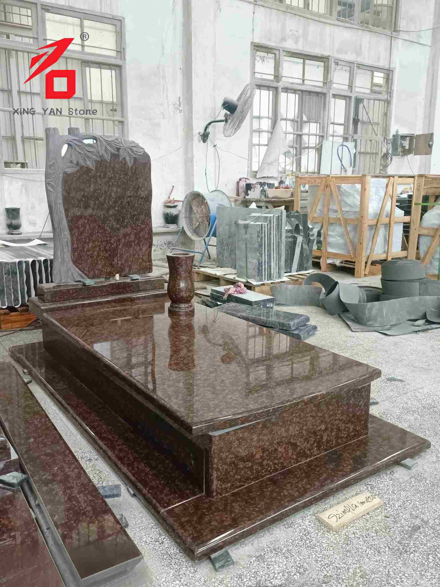Tombstone artistik berlian granit coklat